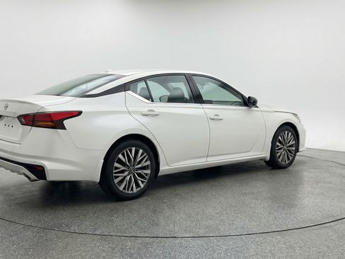Used 2025 Nissan Altima 2.5 SV FWD image 9