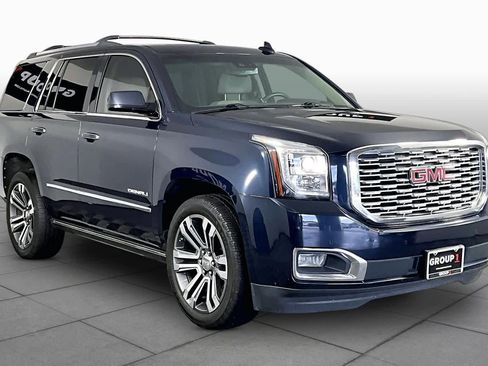 Certified 2020 GMC Yukon Denali w/ Denali Premium Package AWD/4WD image 3