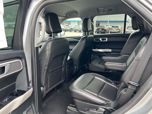 Used 2024 Ford Explorer XLT w/ Equipment Group 202A AWD/4WD image 10