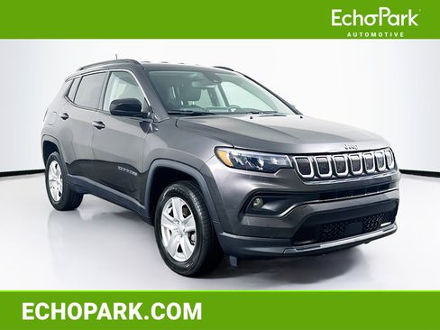 Used 2022 Jeep Compass Latitude image 1