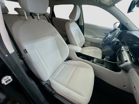 Used 2025 Hyundai Kona SEL AWD/4WD image 31