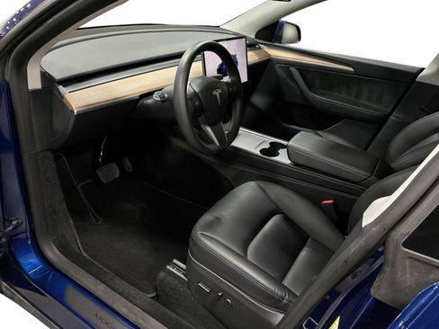 Certified 2023 Tesla Model Y AWD image 9