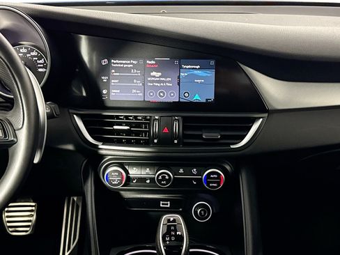 Used 2022 Alfa Romeo Giulia Veloce image 23