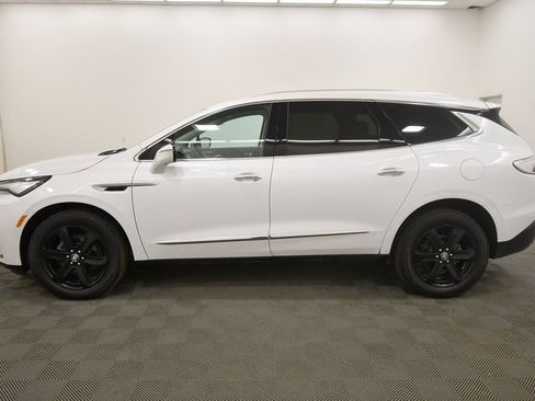 Used 2024 Buick Enclave Essence image 4