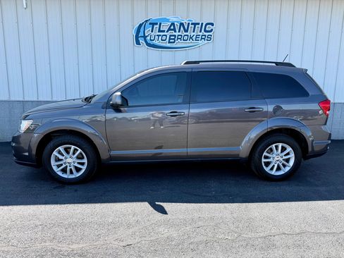 Used 2017 Dodge Journey SXT w/ Premium Group FWD image 2