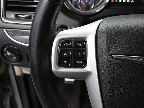 Used 2015 Chrysler Town & Country Touring FWD image 24