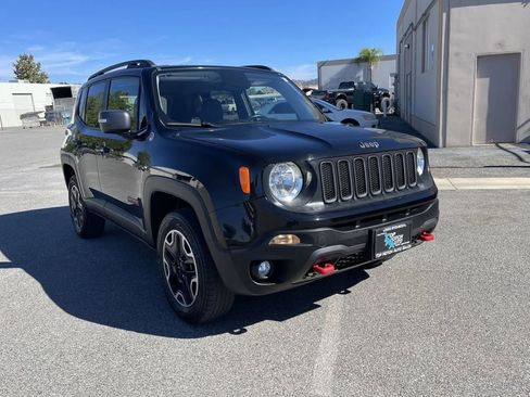 Used 2016 Jeep Renegade Trailhawk w/ Premium Trailhawk Package image 3