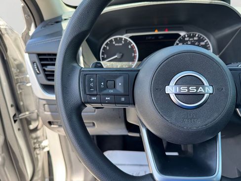 Used 2024 Nissan Rogue S FWD image 21
