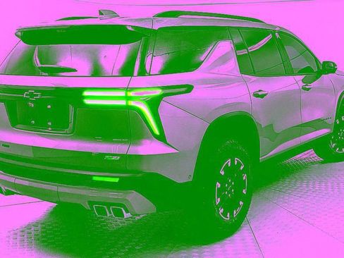 Used 2025 Chevrolet Traverse Z71 w/ Enhanced Driving Package AWD/4WD image 3