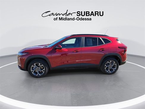 Used 2025 Chevrolet Trax LT image 5