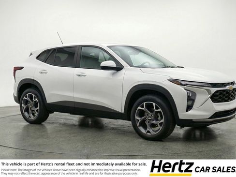 Used 2025 Chevrolet Trax LT image 1