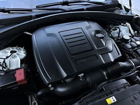 Used 2019 Land Rover Range Rover Velar S image 38