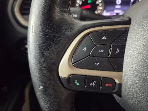 Used 2017 Jeep Renegade Limited FWD image 19