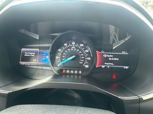 Used 2017 Ford Edge Titanium w/ Technology Package AWD/4WD image 16