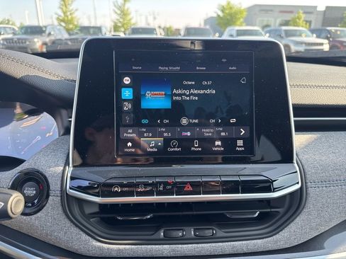 New 2025 Jeep Compass Latitude w/ Sun & Sound Group image 15