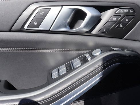 Used 2025 BMW X7 M60i image 27