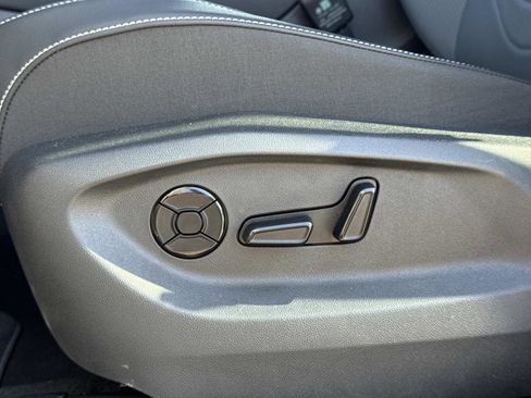 Used 2025 Volkswagen Tiguan SE R-Line image 22