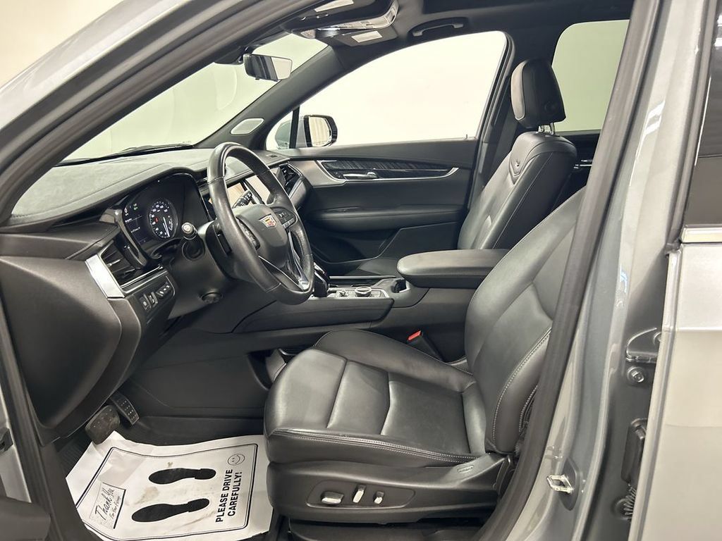 Used 2023 Cadillac XT6 Premium Luxury w/ Technology Package AWD/4WD image 9