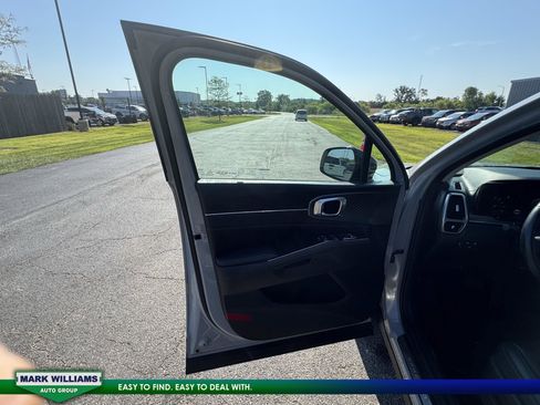 Used 2023 Kia Sorento SX image 5