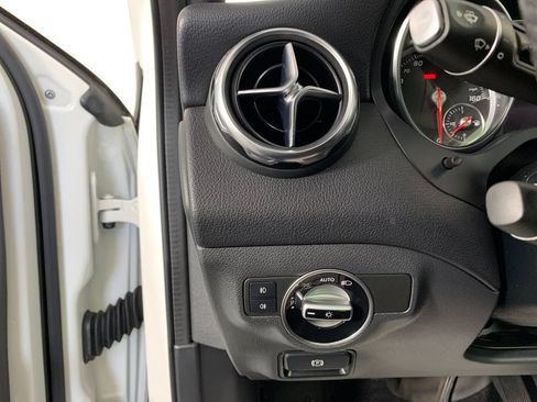 Used 2019 Mercedes-Benz GLA 250 4MATIC image 16