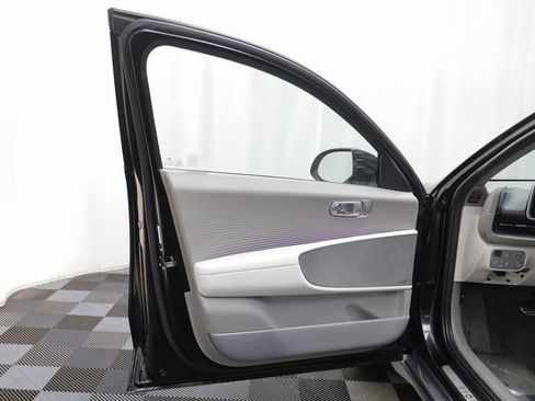 Used 2024 Hyundai Ioniq 6 Limited image 4
