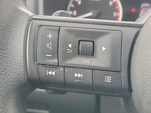 Used 2023 Nissan Rogue S image 22