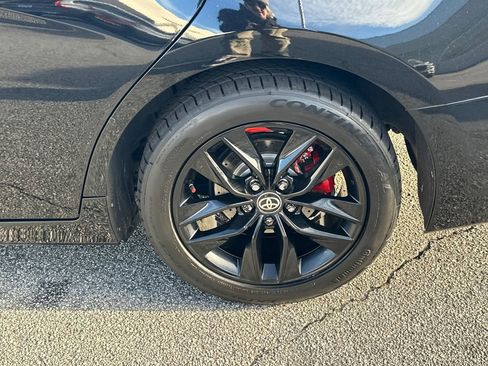 Used 2021 Toyota Avalon XLE image 19