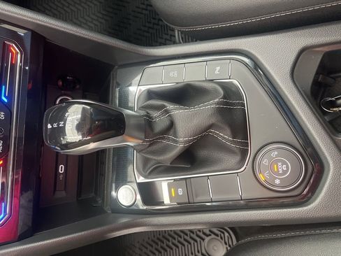 New 2026 Volkswagen Taos SE image 28