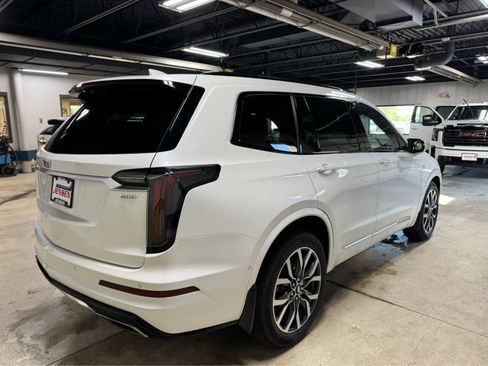 Used 2021 Cadillac XT6 Sport w/ Platinum Package image 4