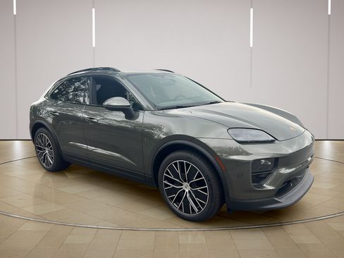 New 2026 Porsche Macan 4 Electric AWD/4WD image 9