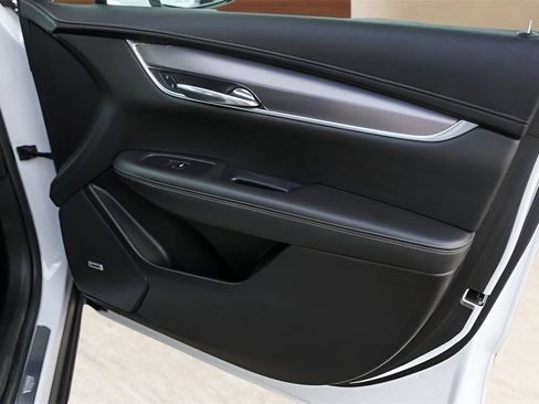 Used 2022 Cadillac XT6 Luxury image 30