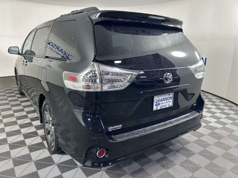 Used 2015 Toyota Sienna SE Premium image 6