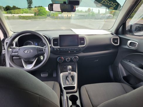 Used 2021 Hyundai Venue SE FWD image 11