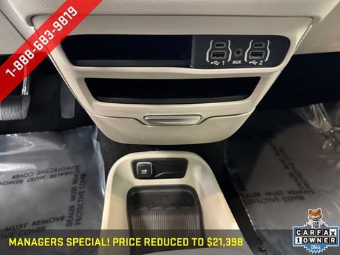 Used 2023 Chrysler Pacifica Touring-L FWD image 17