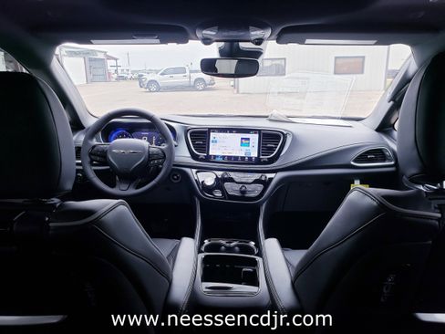 New 2026 Chrysler Pacifica Limited image 20