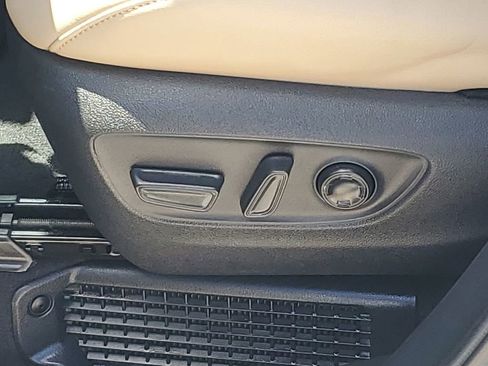 Used 2024 Toyota Sienna Limited image 29