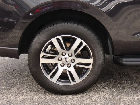 Certified 2024 Ford Expedition XLT image 9