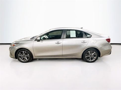 Used 2023 Kia Forte LXS w/ LXS Technology Package image 4