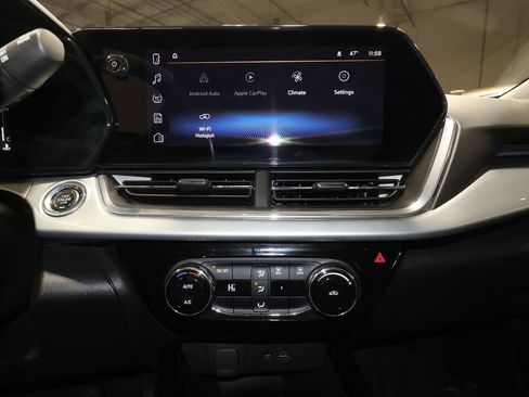 Certified 2025 Chevrolet Trax LT image 16