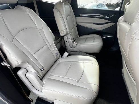 Used 2018 Buick Enclave Essence image 18