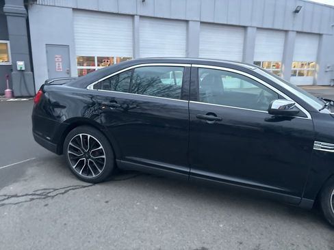 Used 2018 Ford Taurus Limited image 8