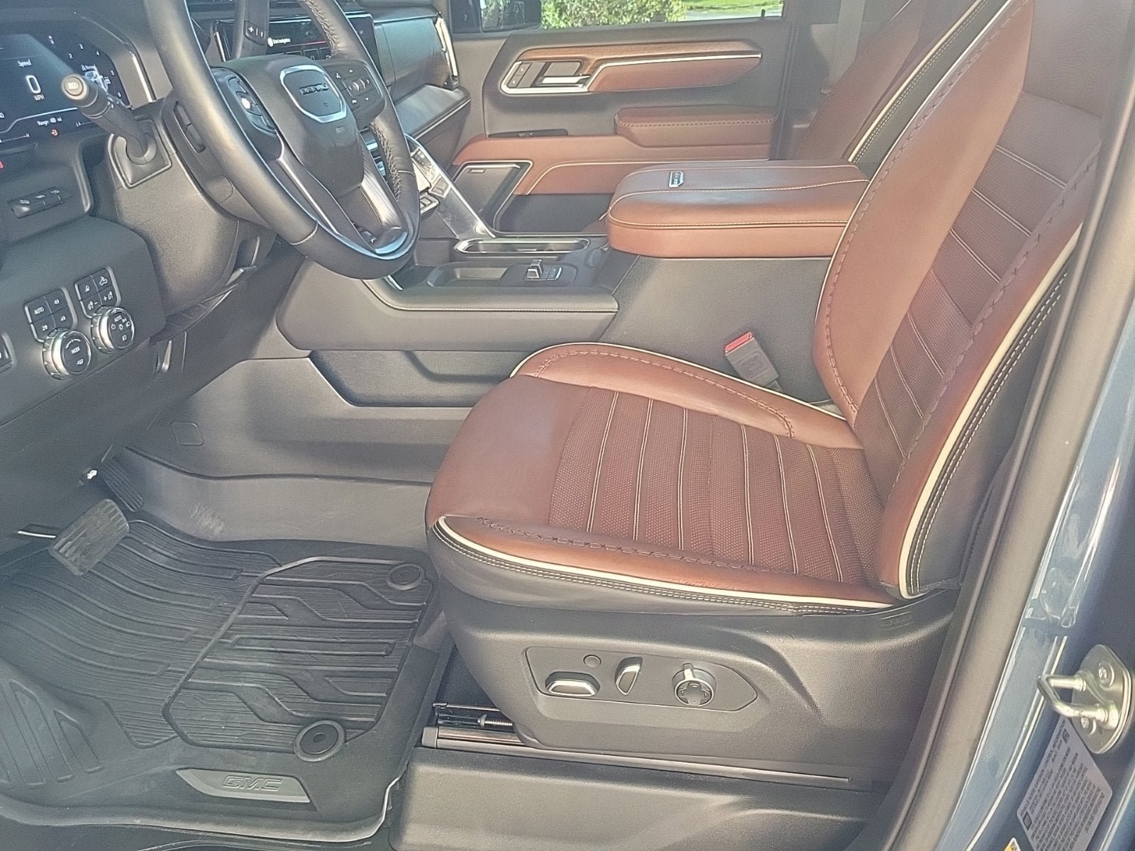 Used 2025 GMC Sierra 2500 Denali Ultimate AWD/4WD image 12