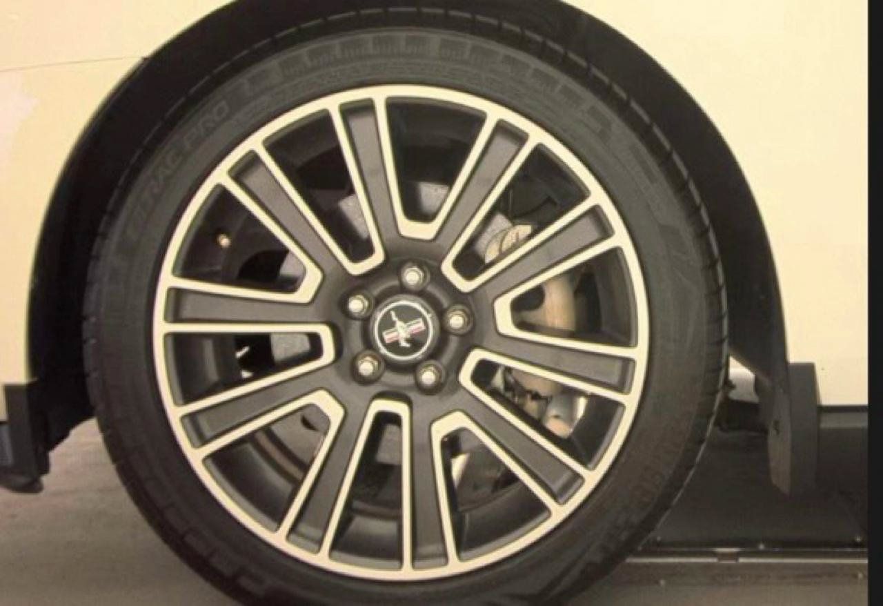 Used 2010 Ford Mustang GT RWD image 13