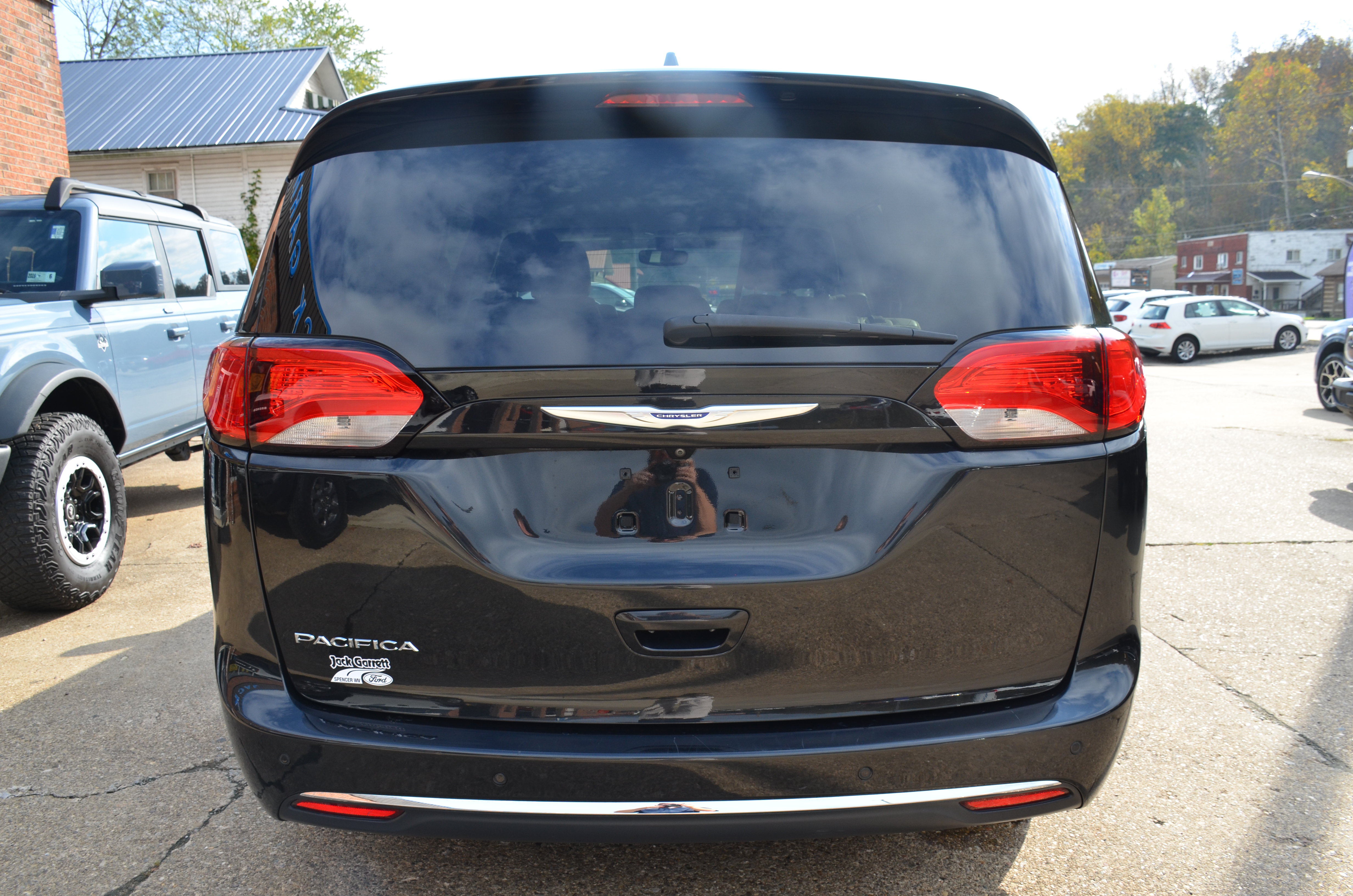 Used 2020 Chrysler Pacifica Touring-L Plus FWD image 6