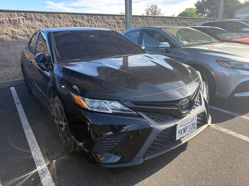 Used 2019 Toyota Camry SE FWD image 5