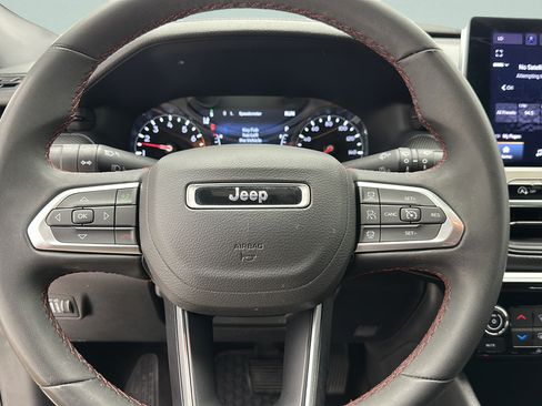 Used 2025 Jeep Compass Trailhawk AWD/4WD image 16