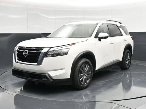 Used 2025 Nissan Pathfinder SV FWD image 7