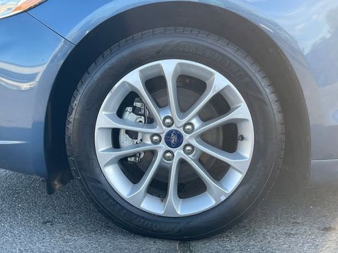 Used 2019 Ford Fusion SE FWD image 11
