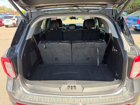 Used 2023 Ford Explorer Limited AWD/4WD image 32