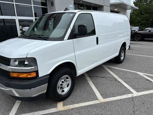 Used 2022 Chevrolet Express 2500 w/ Driver Convenience Package RWD image 2